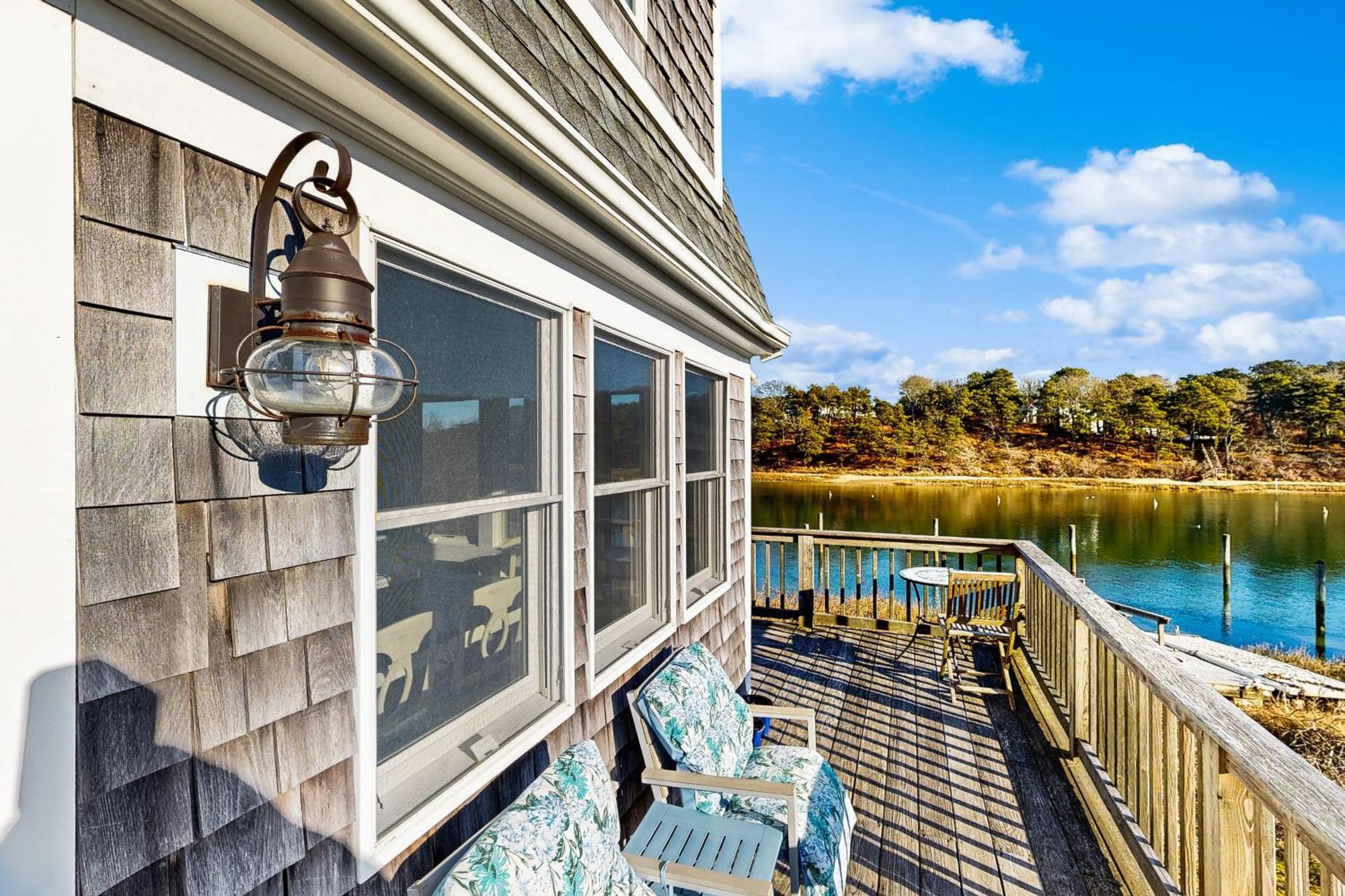 A Chatham Pearl On Oyster River Luaran gambar